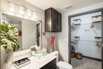 Modern lighting and finishes